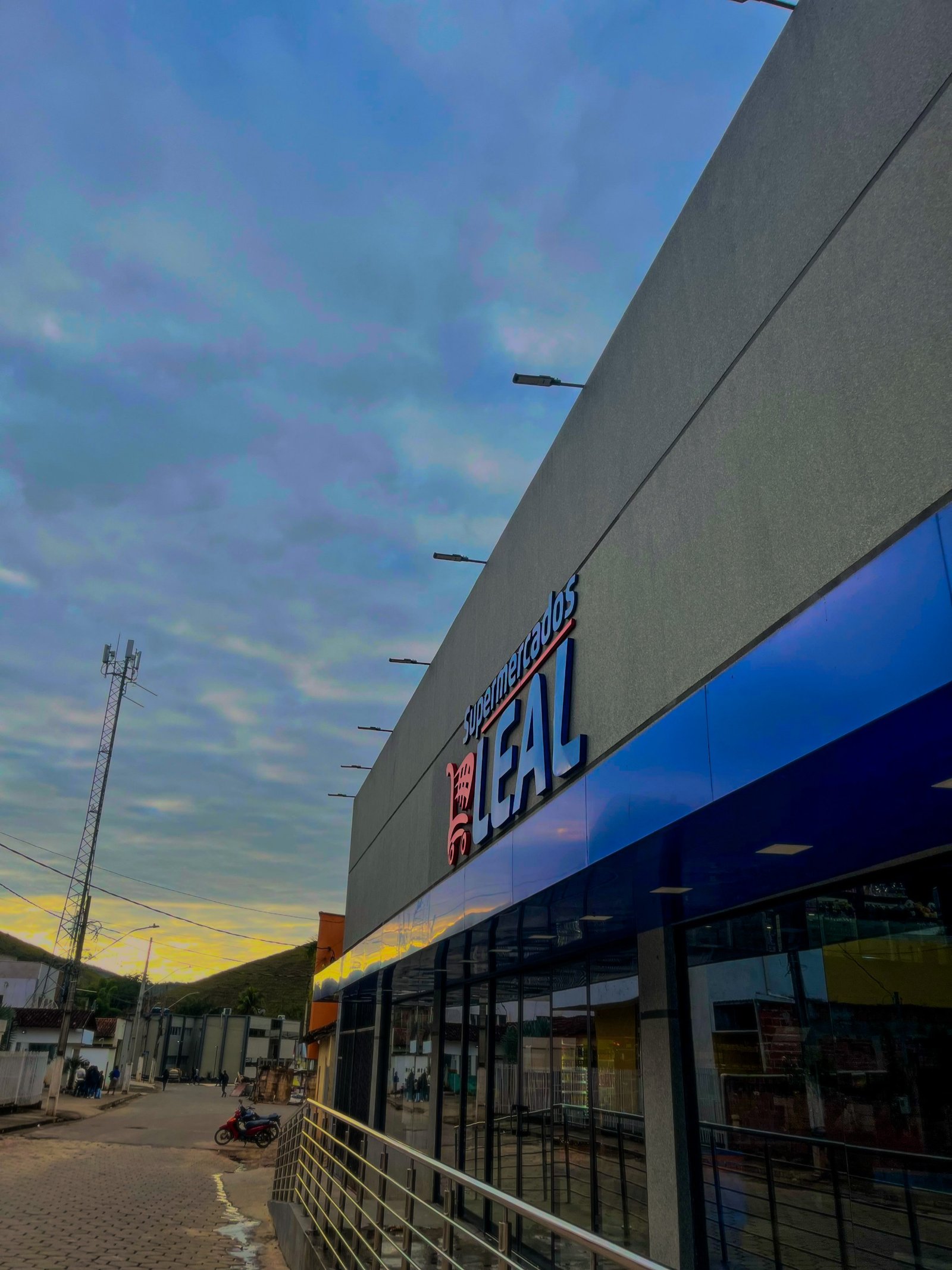 Interior do Supermercado Leal